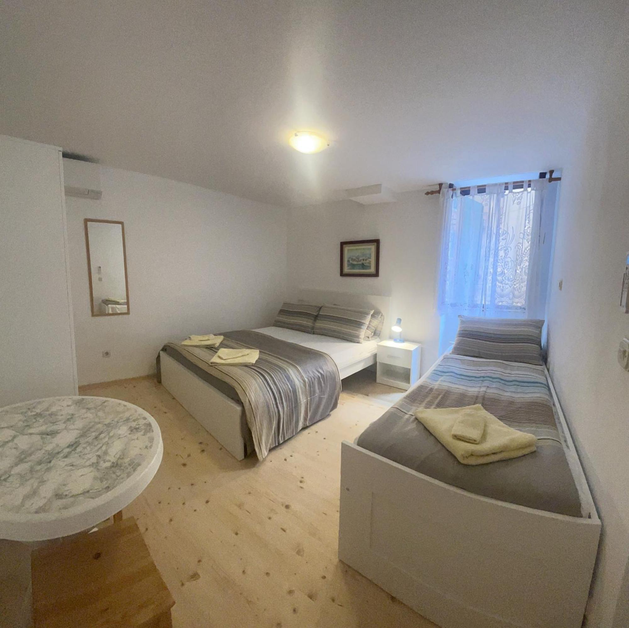 Boutique House Djak Ровінь Екстер'єр фото